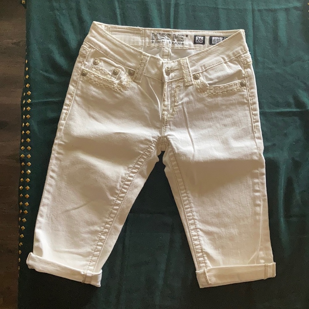 NWOT-Miss Me Cropped jeans